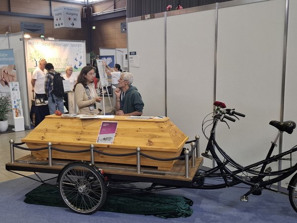 Diamanten, Sterbelotsen und ein Sarg-Lastenrad