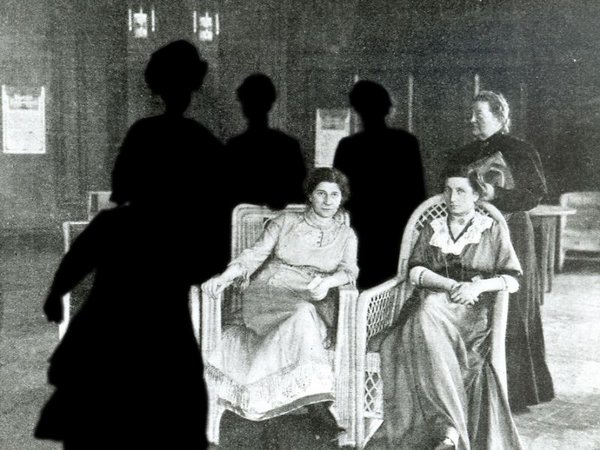 "Vom ersten deutschen Frauenkongreß in Berlin", in: Illustrierter Sonderbericht der "Gartenlaube" vom 27. Februar bis 2. März 1912, S. 3 (bearbeitet).