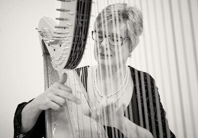 Harfenistin Eva Maria Bredl (Göppingen)