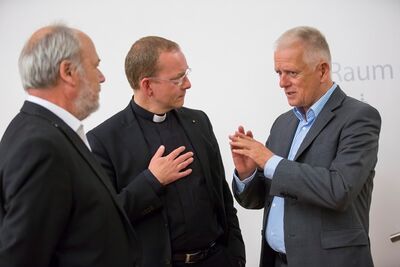 Klaus Barwig, Stadtdekan Christian Hermes, Oberbürgermeister Fritz Kuhn. Foto: Thomas Wagner