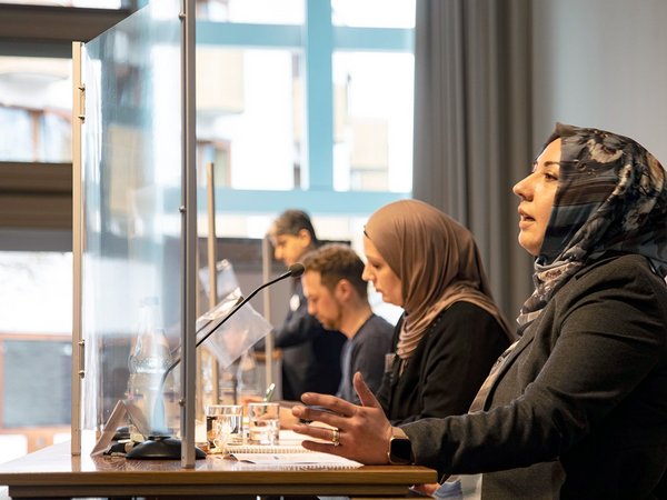 Podium I Junge MuslimInnen
