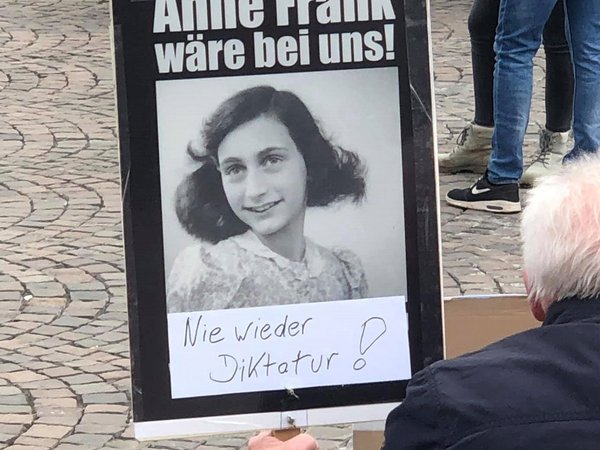 NS-Mythen und Verschwörungsdenken