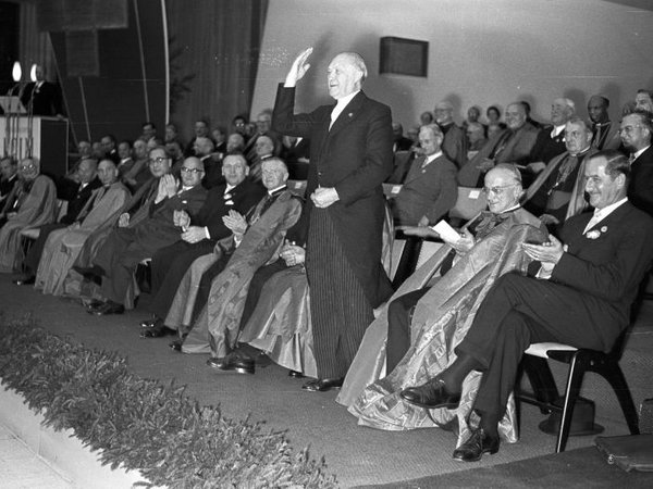 © Konrad Adenauer beim 77. Deutschen Katholikentag in Köln 1956 (www.walter-dick-archiv.de, Foto 475222)