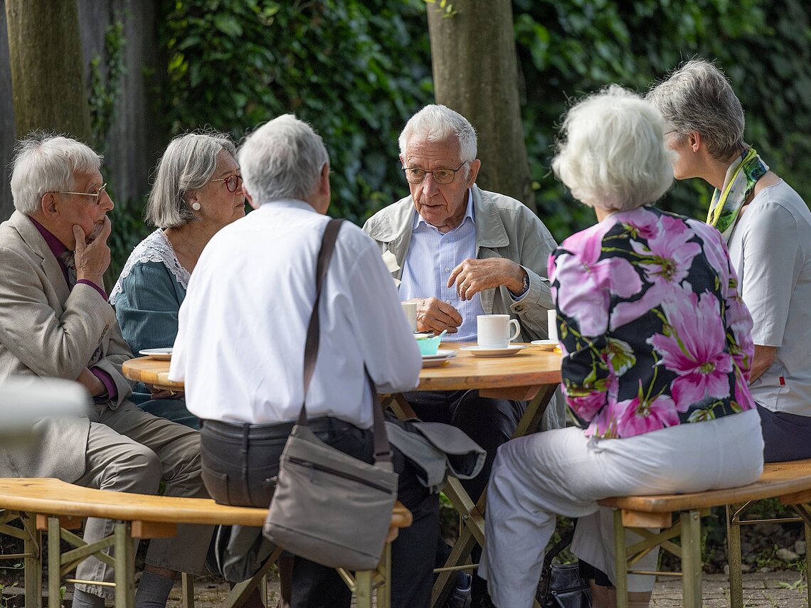 Honoratiorenschaft im Gespräch mit dem früheren Akademieseelsorger Dr. Franz Brendle