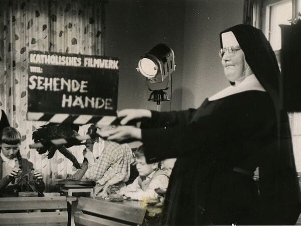 © Dreharbeiten zum Film "Helfende Hände erhellen das Dunkel" (1960), Diözesanarchiv Rottenburg