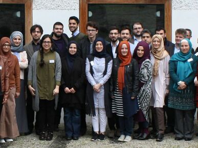 Teilnehmerinnen und Teilnehmer bei der Tagung zu Identitätsprozessen Junger Muslime