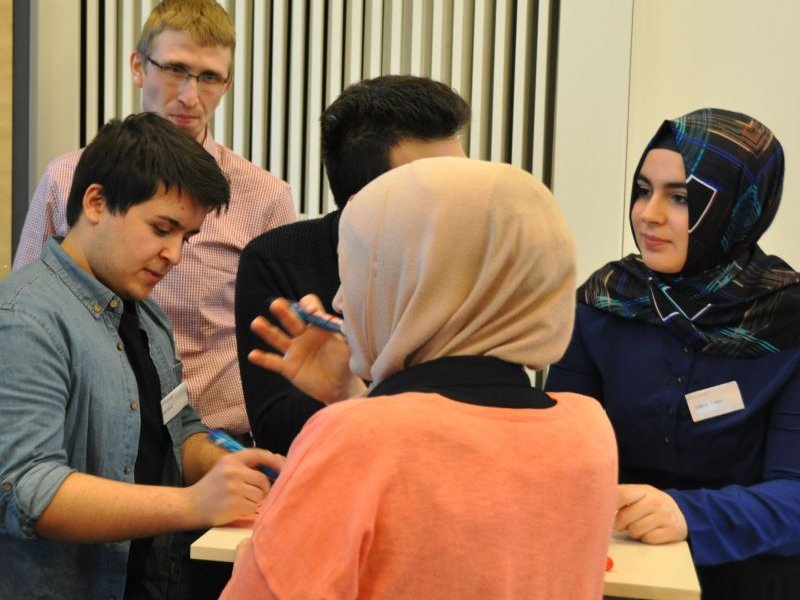 Junge MuslimInnen in der Jugendarbeit Junge MuslimInnen in der Jugendarbeit