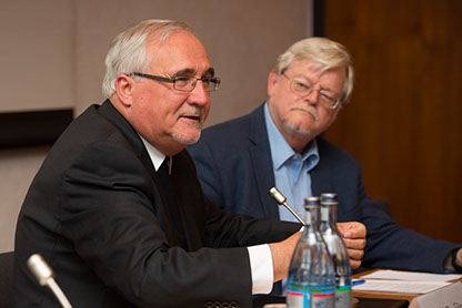 Bischof Gebhard Fürst und Professor Dietmar Mieth beim Abendgespräch in der Akademie zur Papst-Enzyklika „Laudato si“